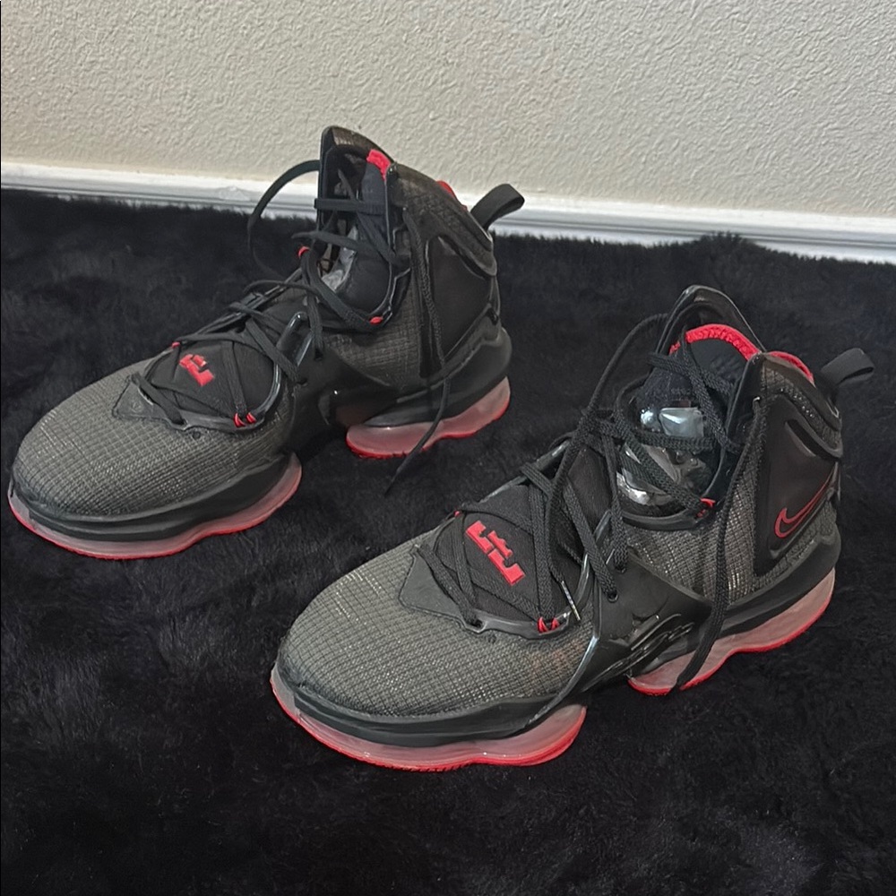 Nike Men's Black and Red Basketball Shoes - Picture 1 of 8